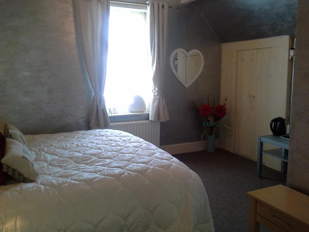 Green Bank Guest House Barrow-in-Furness Екстер'єр фото