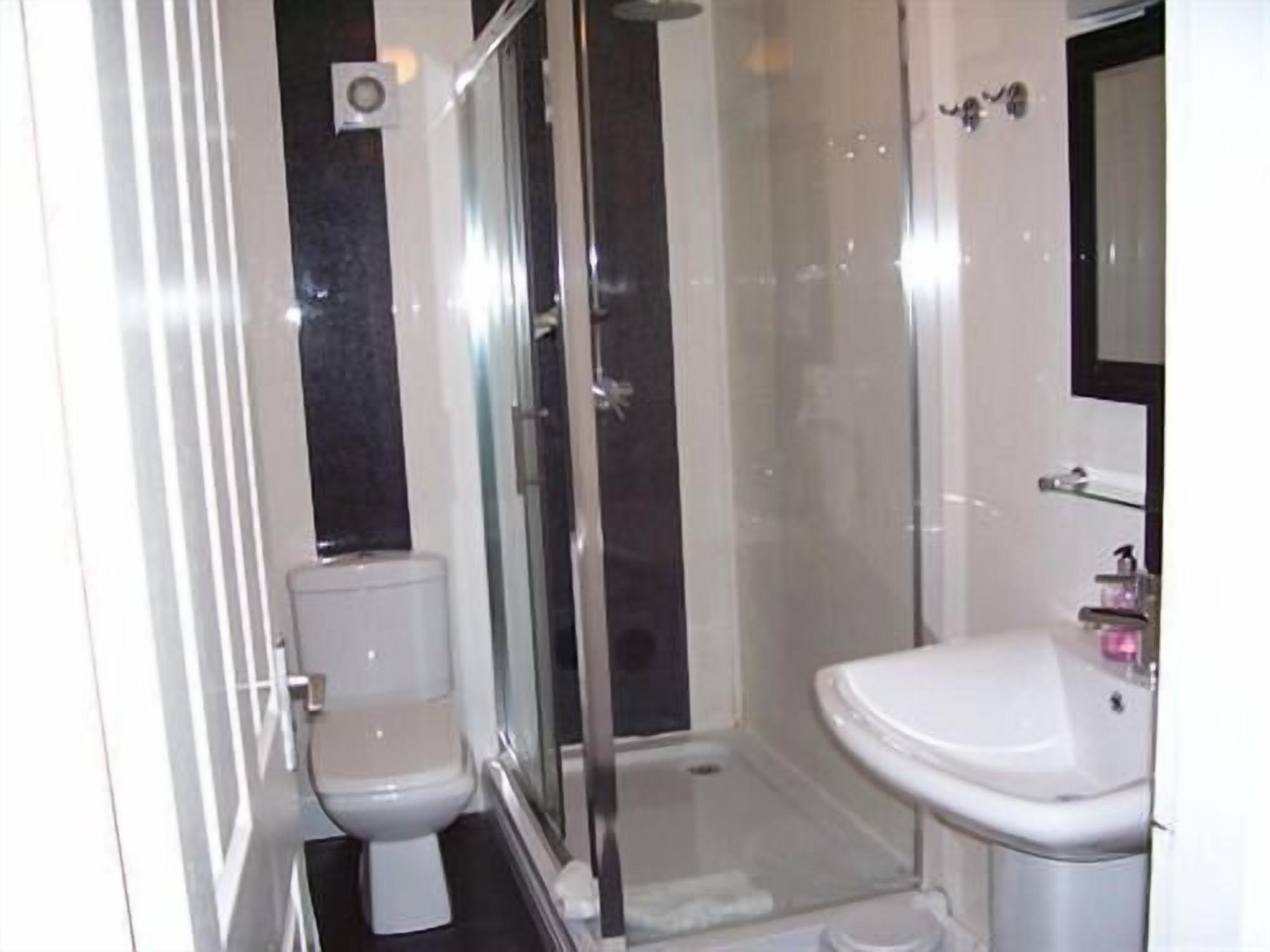 Green Bank Guest House Barrow-in-Furness Екстер'єр фото