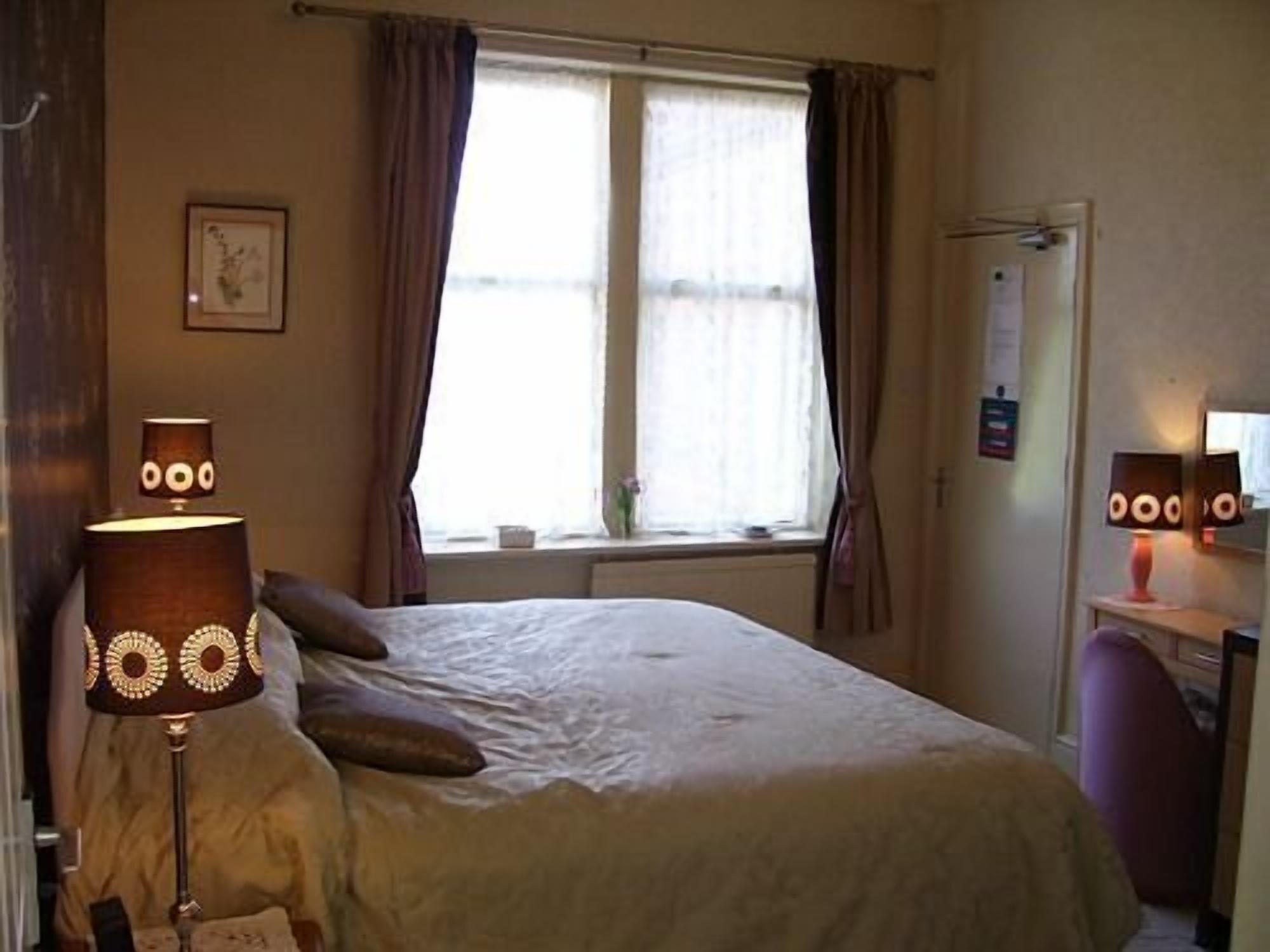 Green Bank Guest House Barrow-in-Furness Екстер'єр фото