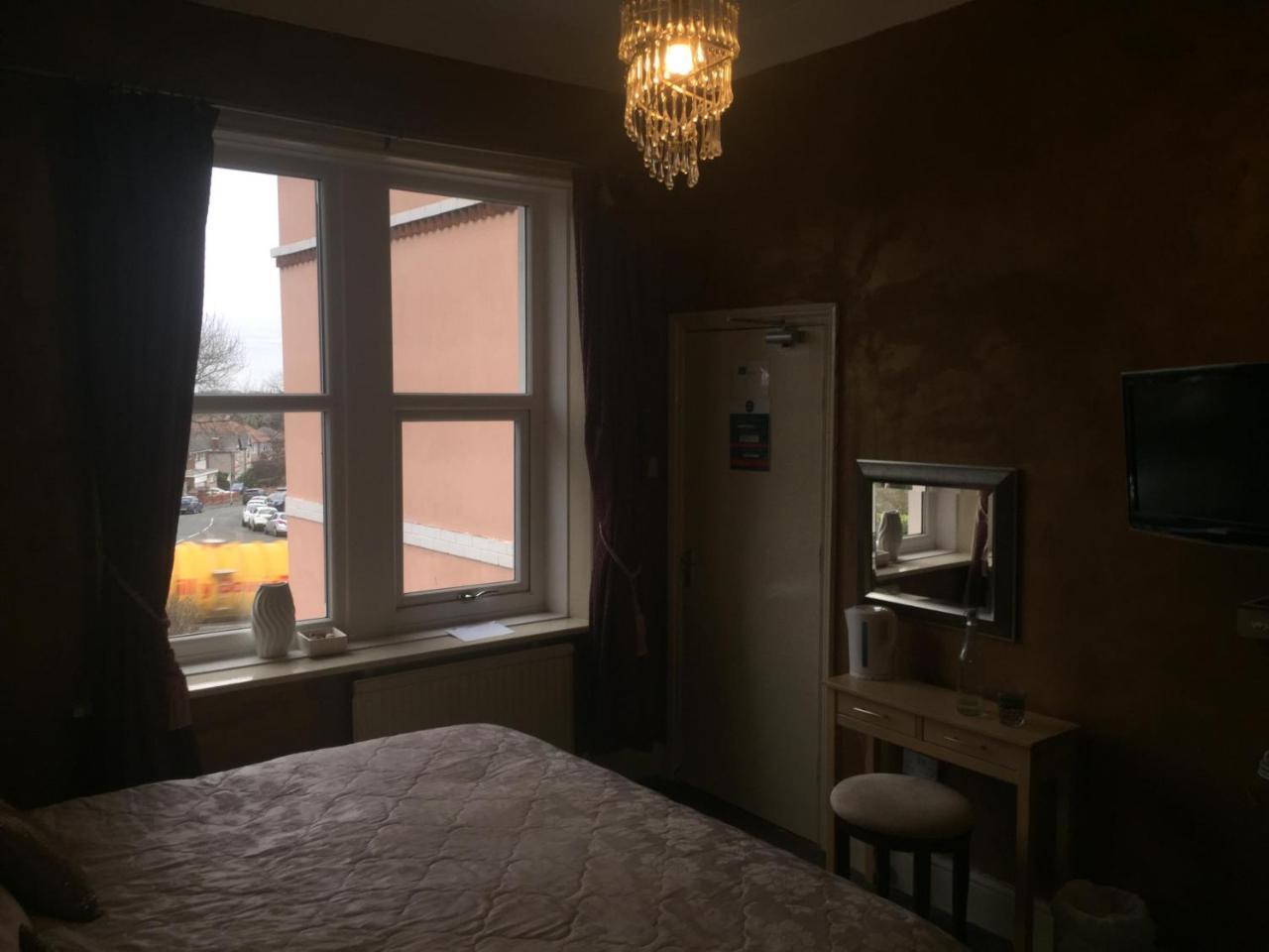 Green Bank Guest House Barrow-in-Furness Екстер'єр фото