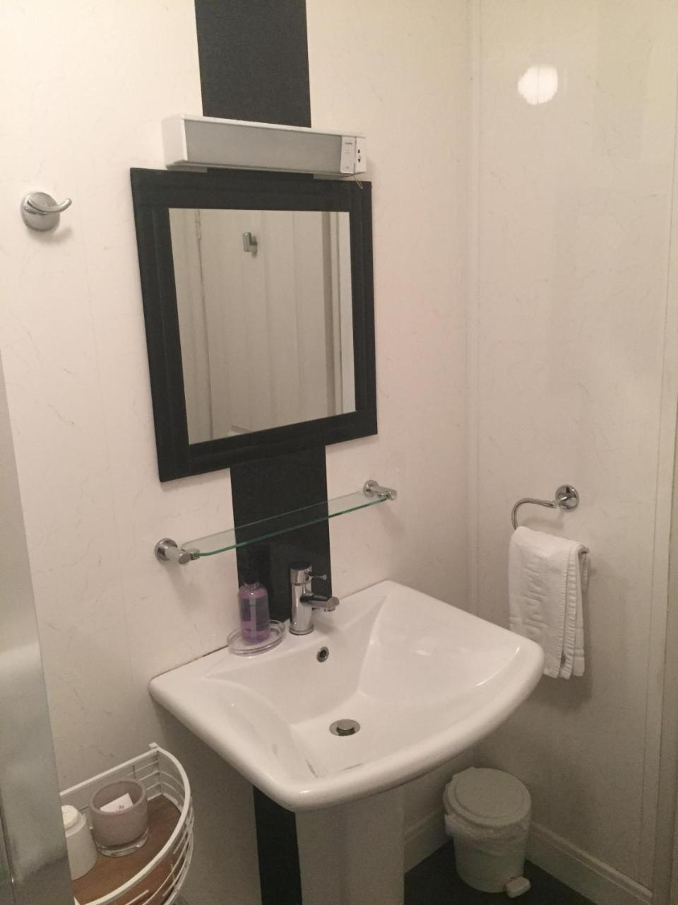 Green Bank Guest House Barrow-in-Furness Екстер'єр фото