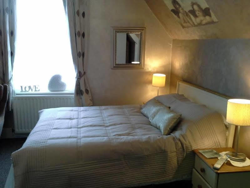 Green Bank Guest House Barrow-in-Furness Екстер'єр фото
